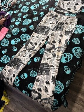 Newspaper Print High-Waist Leggings - Black & Cream